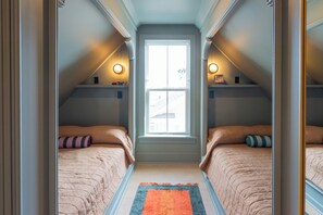 7 bedrooms, iron/ironing board, WiFi, bed sheets