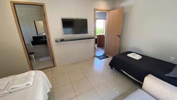 Classic House, Lanai, Lake View | Free WiFi