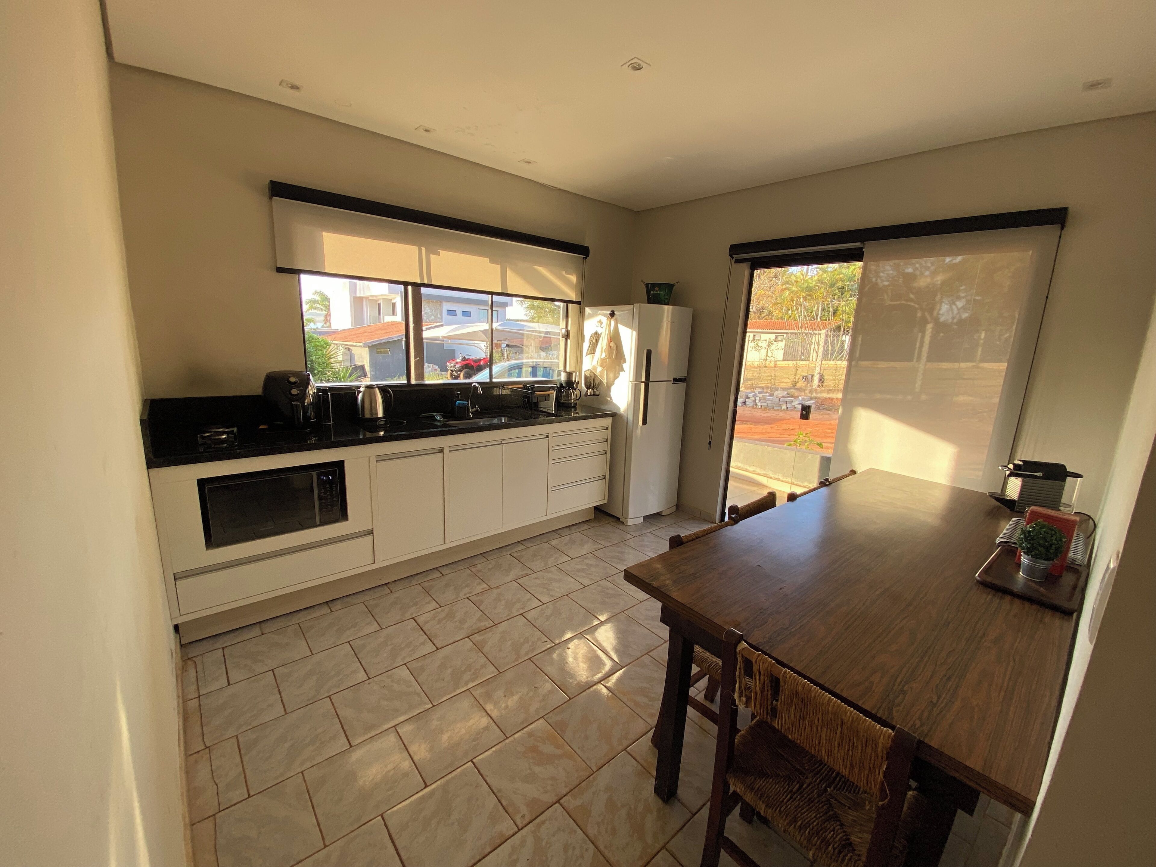 Classic House, Lanai, Lake View | Private kitchen | Full-size fridge, microwave, stovetop, cookware/dishes/utensils