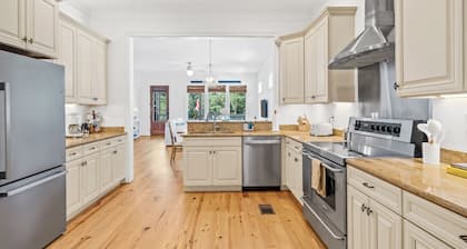 Spacious 5 bed coastal luxury home | Grand Hotel