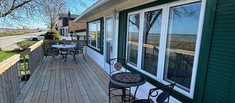 Waterfront 3 Bedroom cottage located in beautiful Turkey Point