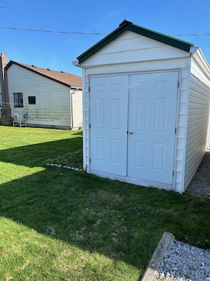 Exterior detail - Waterfront 3 Bedroom cottage located in beautiful Turkey Point (Vittoria)