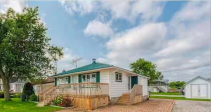Waterfront 3 Bedroom cottage located in beautiful Turkey Point