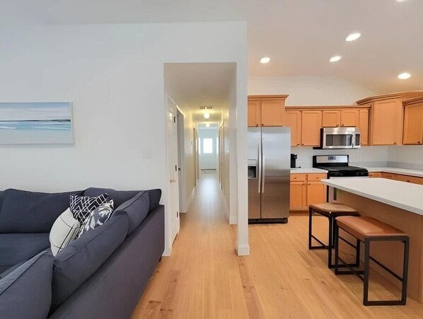 Interior - Top-Floor 3 BR/2 BA Condo w/ Deck –3 Blocks from Beach and Boardwalk (Ocean City)