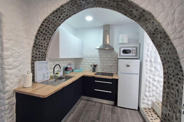 Réfrigérateur, micro-ondes, plaque de cuisson, cafetiÚre/bouilloire