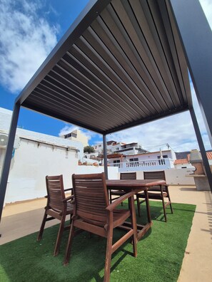 Outdoor dining - Casa Paula, in a small and quiet seaside village (Las Playitas)