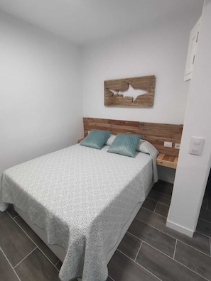 1 chambre, fer et planche à repasser, lit parapluie, Wi-Fi gratuit