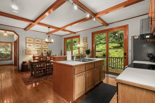 Lush, Private, & Chic Blue Ridge Retreat with 2 Fireplaces- 3 BR - 2.5 BA