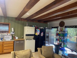 Interior - Cozy cabin with beautiful views in peaceful Hot Springs (Hot Springs)