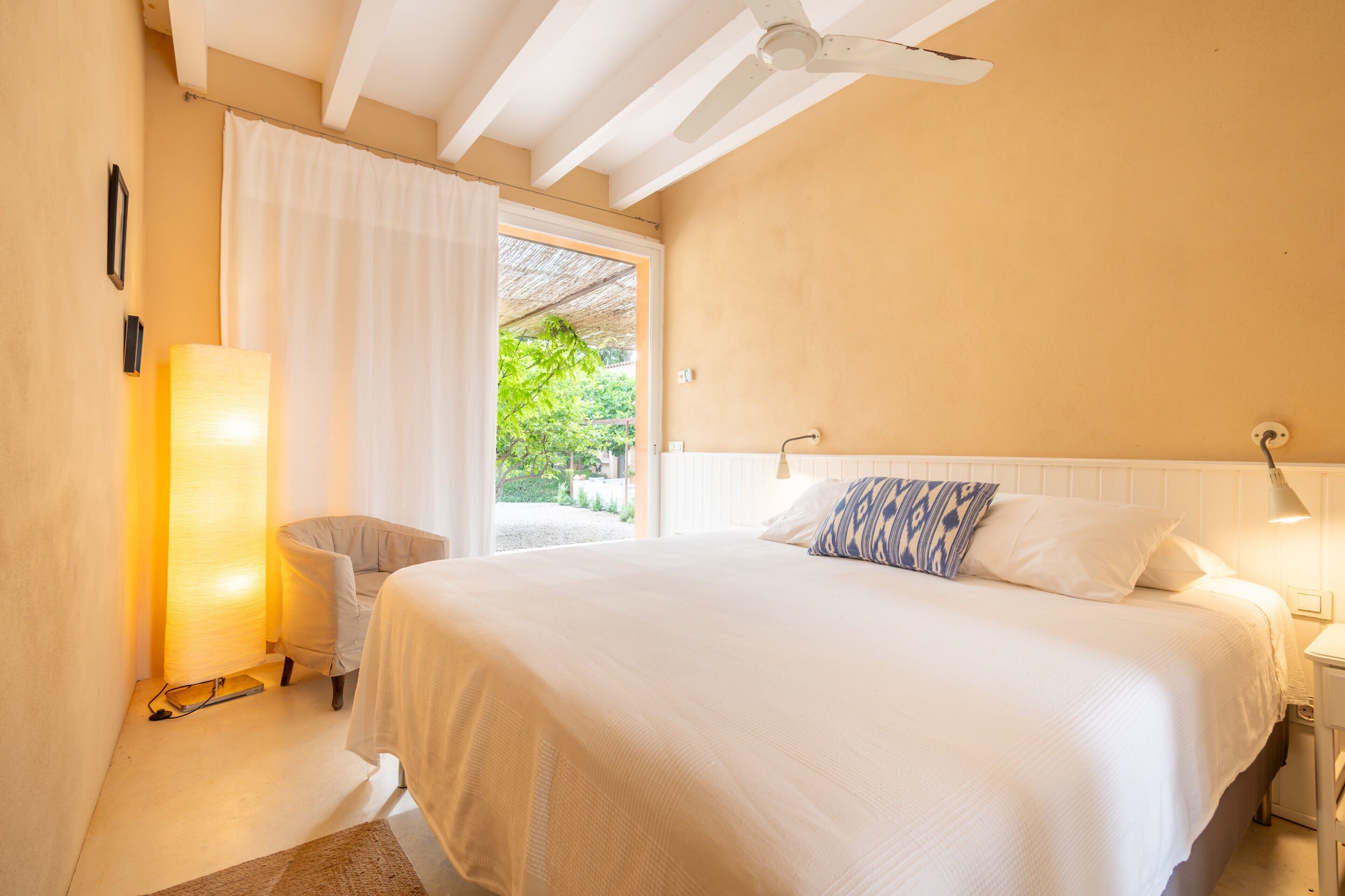 5 slaapkamers, een strijkplank/strijkijzer, gratis wifi, beddengoed