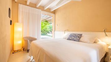 5 bedrooms, iron/ironing board, free WiFi, bed sheets