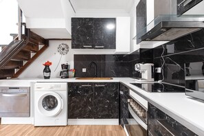 Fridge, microwave, oven, stovetop