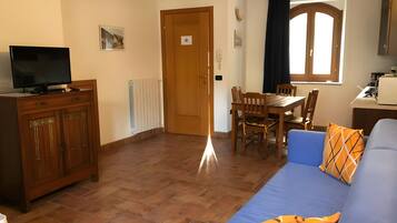 Télévision, cheminée