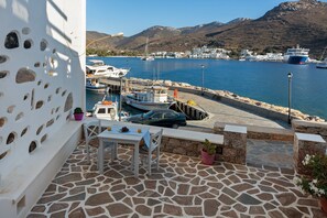 Outdoor dining - Apartment 'Nicolas House 3' with Private Terrace, Wi-Fi and Air Conditioning (Xilokeratidi)