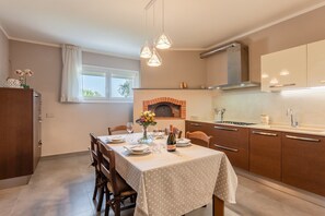 Dining - Villa 'Meschi' with private pool, Wi-Fi and air conditioning (Capannori)