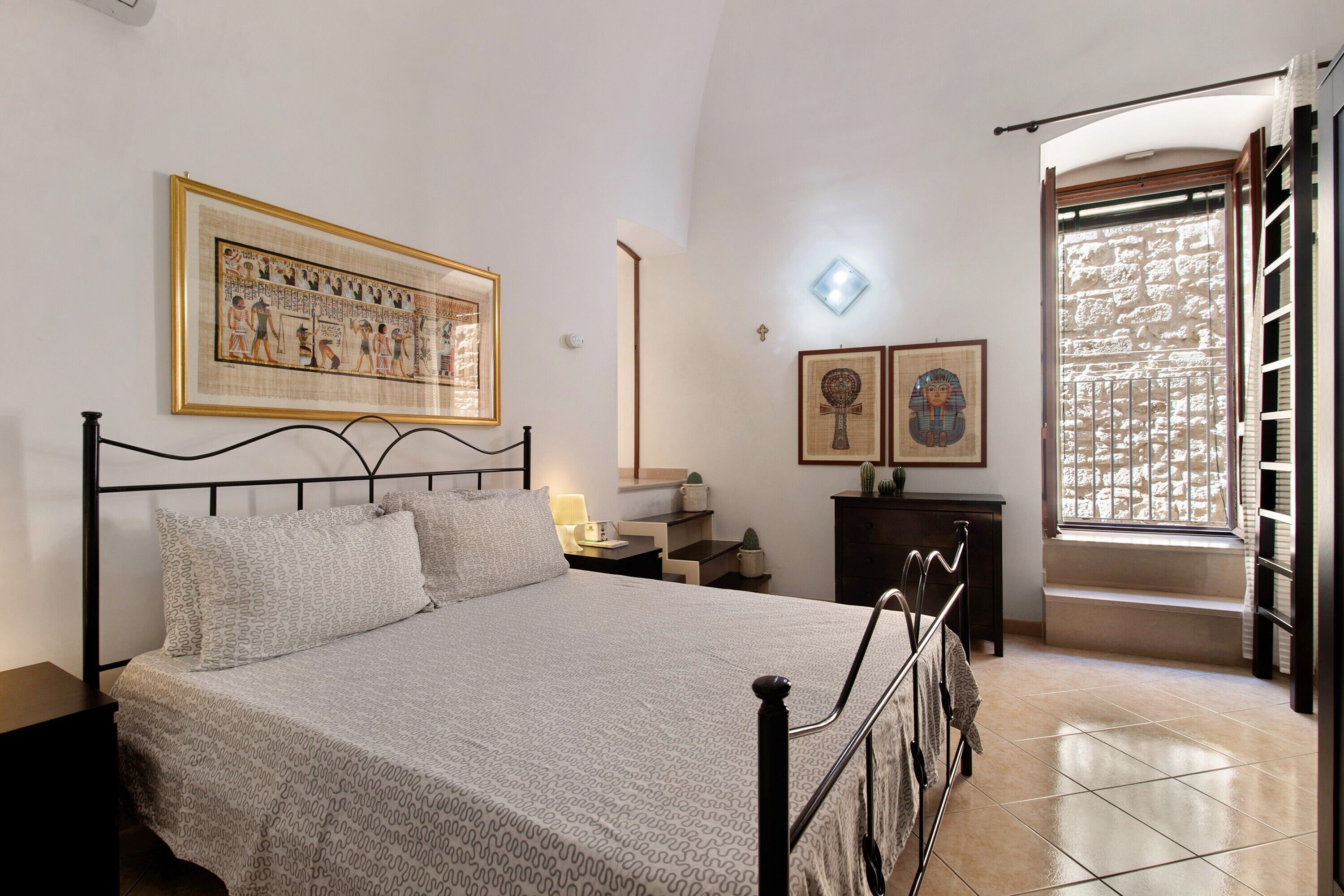 1 habitación, tabla de planchar con plancha, wifi gratis y ropa de cama 