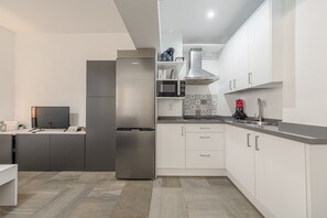 Fridge, microwave, stovetop, coffee/tea maker