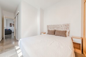 1 makuuhuone, silitysrauta/-lauta, vuodevaatteet