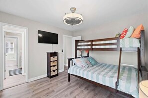 5 bedrooms, free WiFi - Lazy Lea 3 by Brunswick Vacation Rentals (Ocean Isle Beach)