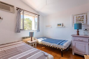 2 bedrooms, iron/ironing board