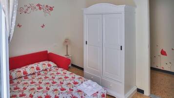 1 bedroom, free WiFi, bed sheets