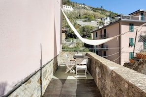 Outdoor dining - Apartment 'Verde' with Sea View, Wi-Fi and Air Conditioning (Riomaggiore)