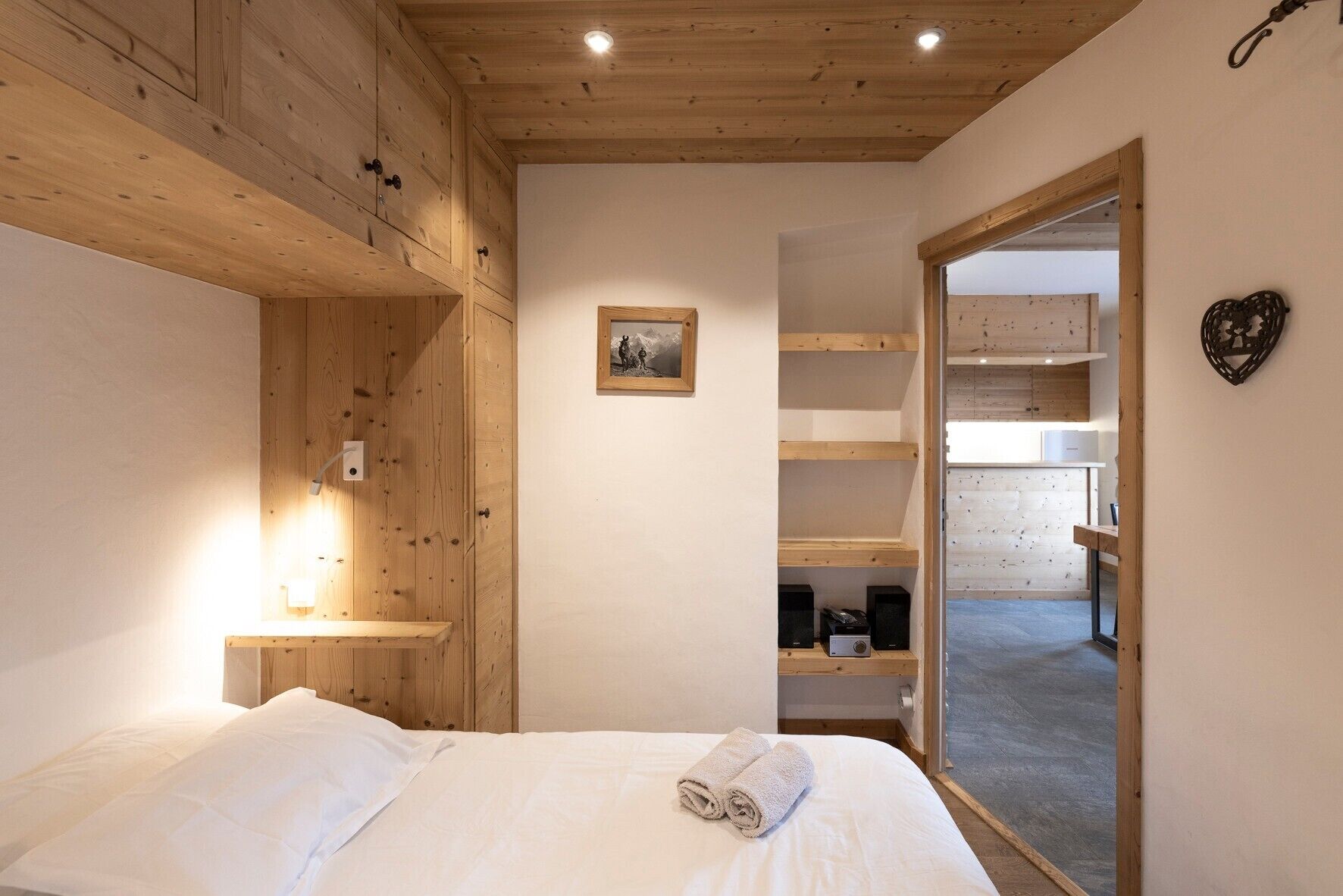 2 室のベッドルーム、アイロン / アイロン台、WiFi (無料)、ベッドシーツ