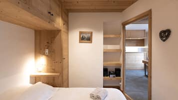 2 室のベッドルーム、アイロン / アイロン台、WiFi (無料)、ベッドシーツ