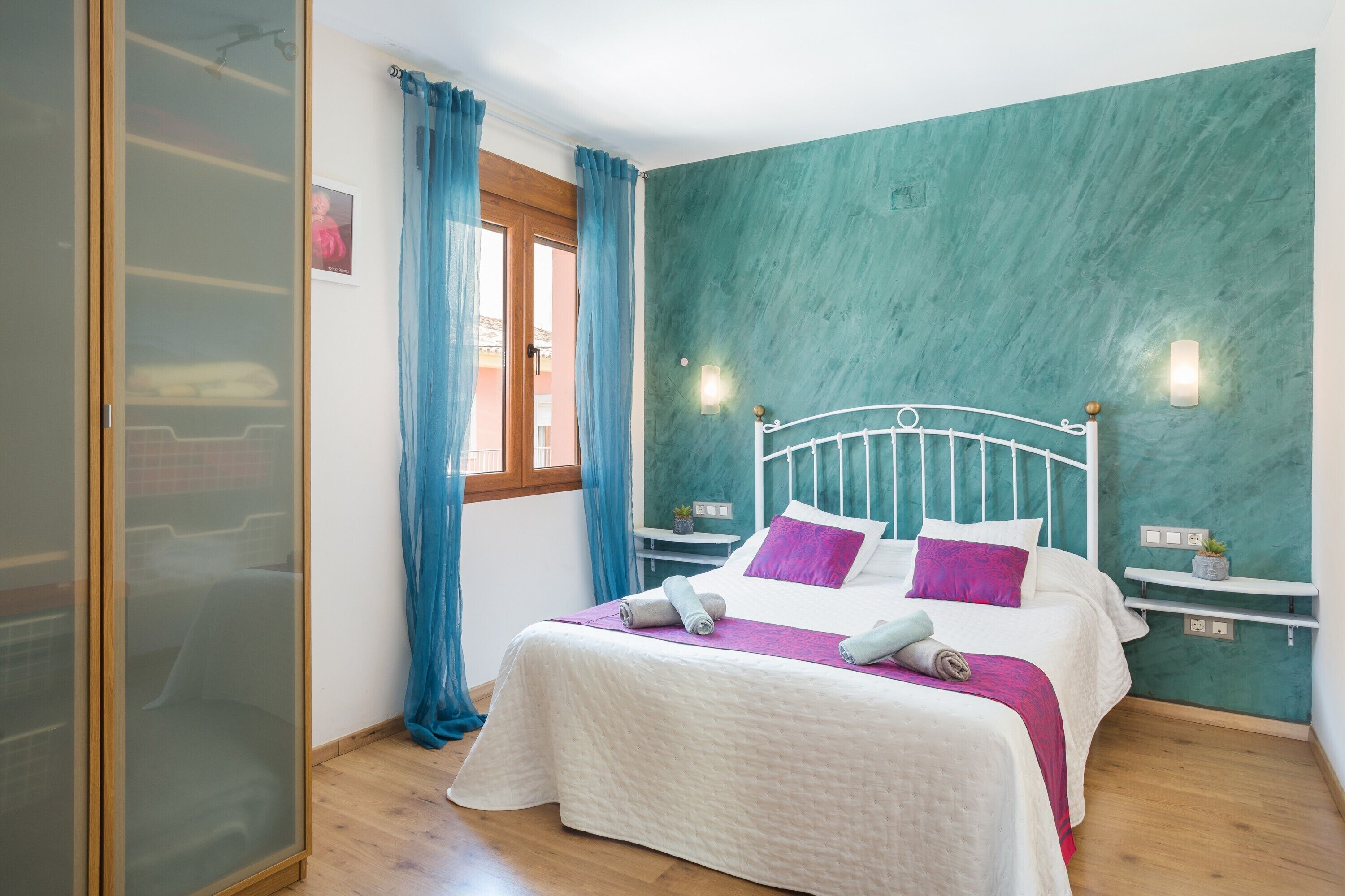 2 bedrooms, iron/ironing board, free WiFi, bed sheets