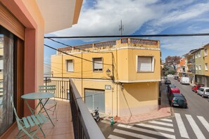 Outdoor dining - Apartment 'Denia Sur' with Mountain View, Wi-Fi and Air Conditioning (La Xara)