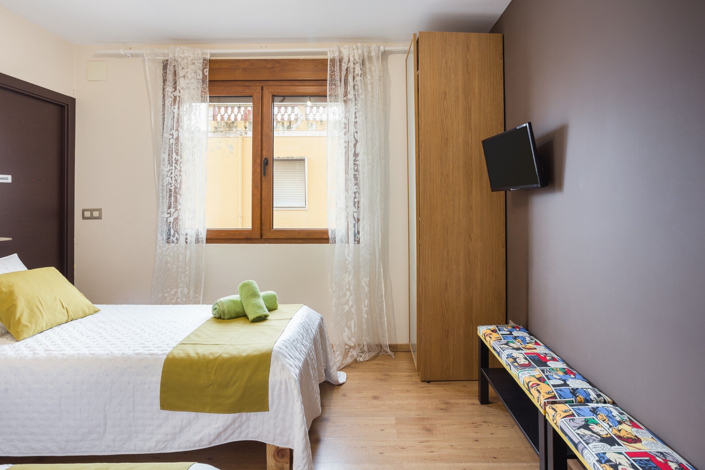 2 bedrooms, iron/ironing board, free WiFi, bed sheets