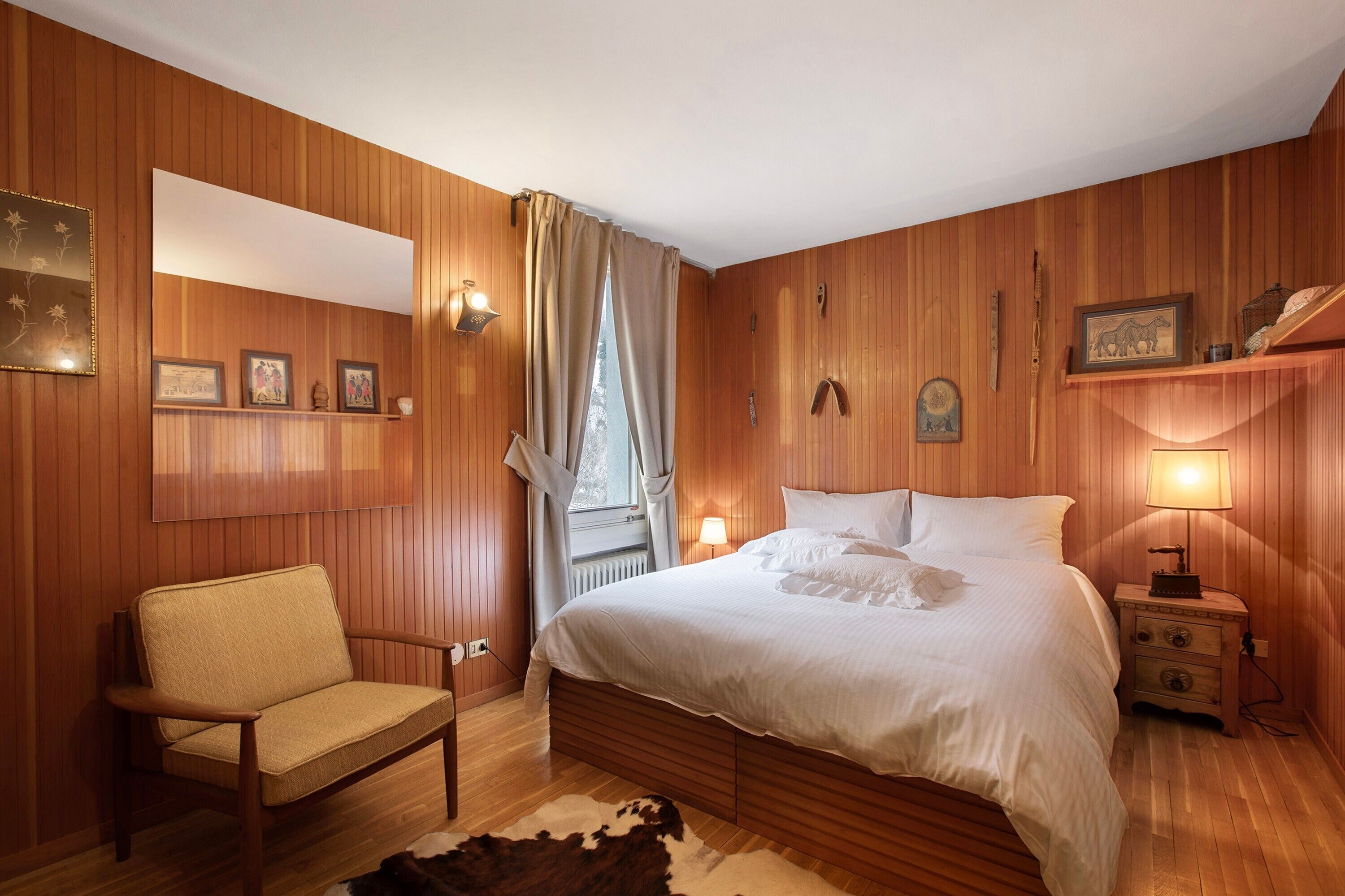 Iron/ironing board, free WiFi, bed sheets