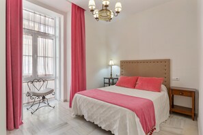 3 chambres, fer et planche à repasser, Wi-Fi gratuit, draps fournis