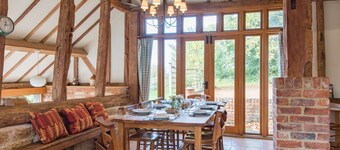 Masketts Barn - sleeps 13 in period barn