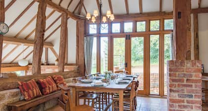 Masketts Barn - sleeps 13 in period barn