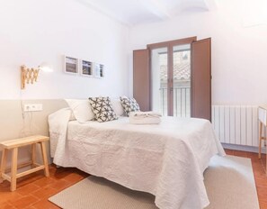 5 bedrooms, free WiFi, bed sheets