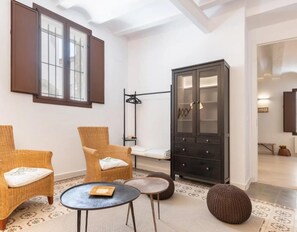 Interior - Country House 'El Americano' with Mountain View, Private Pool and Wi-Fi (Albentosa)