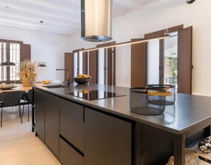 Refrigerador, microondas, horno, placa de cocina