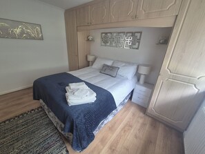 3 bedrooms, iron/ironing board, WiFi, bed sheets