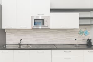 Frigorifero, forno, piano cottura, lavastoviglie