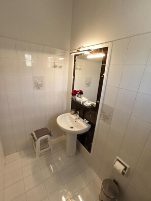 Douche, serviettes fournies