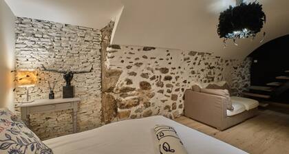 'Chez Les Amoureux' Apartment with Wi-Fi