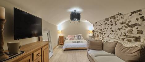 1 bedroom, free WiFi, bed sheets