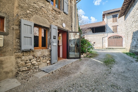 Exterior detail. 'Chez Les Amoureux' Apartment with Wi-Fi
