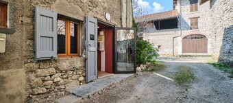 'Chez Les Amoureux' Apartment with Wi-Fi