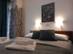 1 bedroom, iron/ironing board, free WiFi, bed sheets - Sole Mare Giardini Naxos Double Room 'With Internal Balcony' with Balcony, Wi-Fi and Air Conditioning (Giardini Naxos)