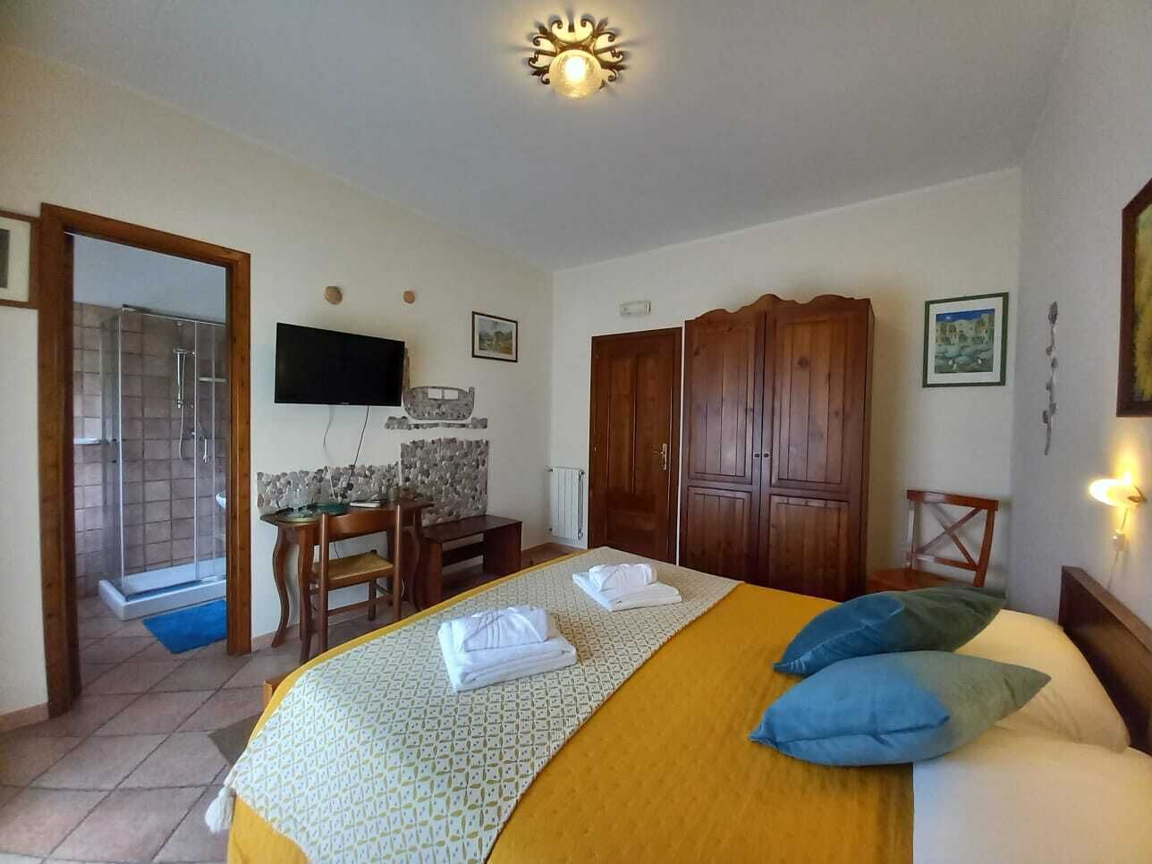 1 chambre, fer et planche à repasser, Wi-Fi gratuit, draps fournis