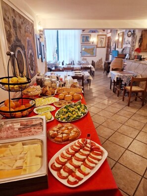 Dining - Sole Mare Giardini Naxos Room 'Girasole' with Balcony, Wi-Fi and Air Conditioning (Giardini Naxos)