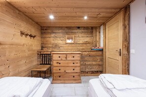 2 makuuhuonetta, silitysrauta/-lauta, ilmainen Wi-Fi