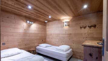 2 bedrooms, iron/ironing board, free WiFi